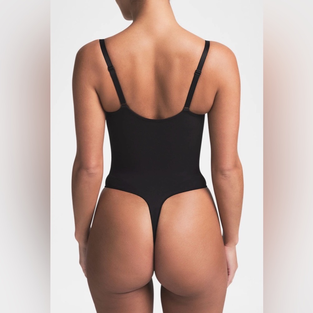 Skims Seamless Sculpt Lace Trim Thong Bodysuit Black NWOT - Picture 4 of 6